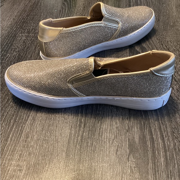Guess GBG LA NWOT Gold Glitter Slip On Sneakers. Size 8.5. - Picture 5 of 10